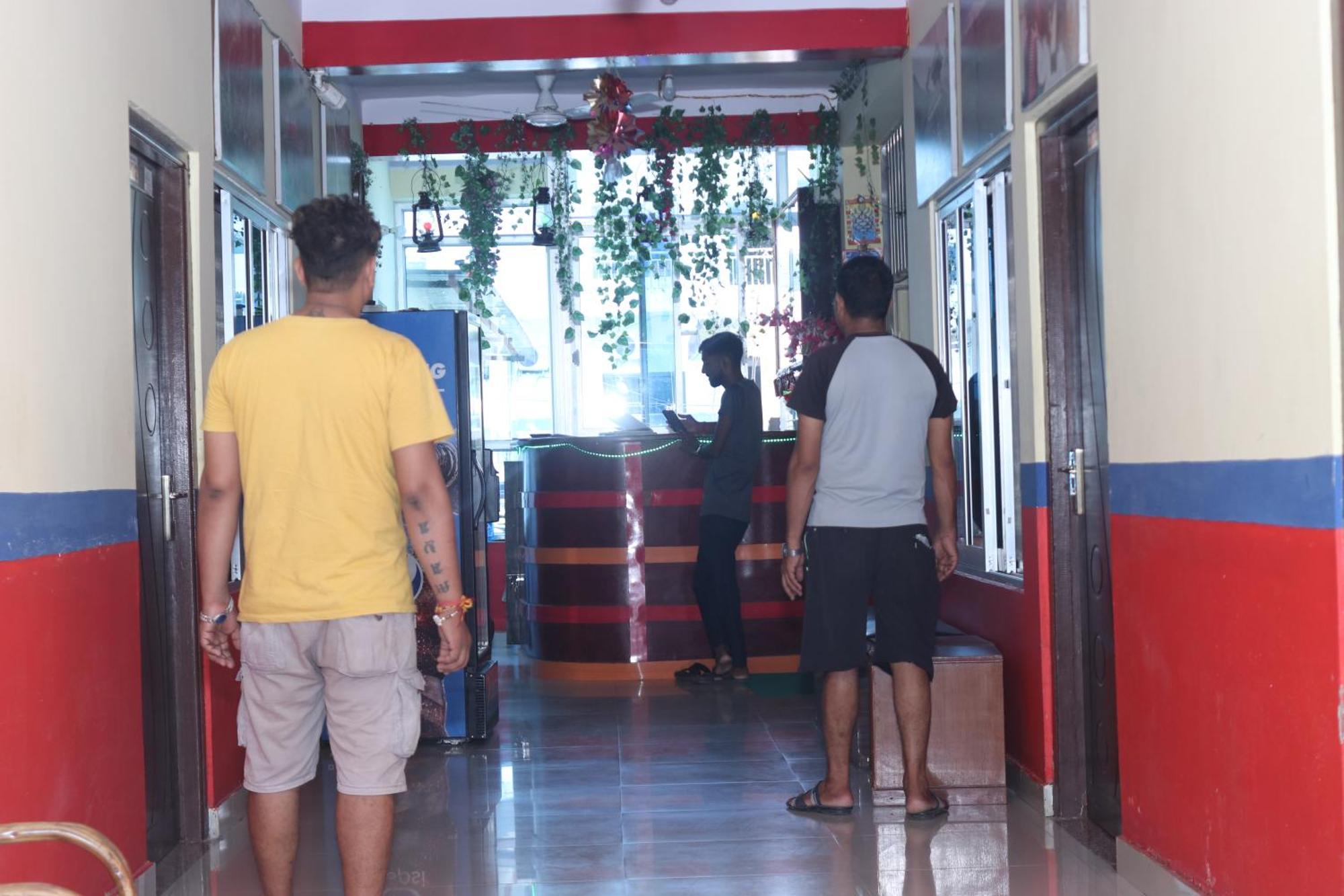 Punjabi Dhaba Lodge & Restaurant Rummindei Bagian luar foto