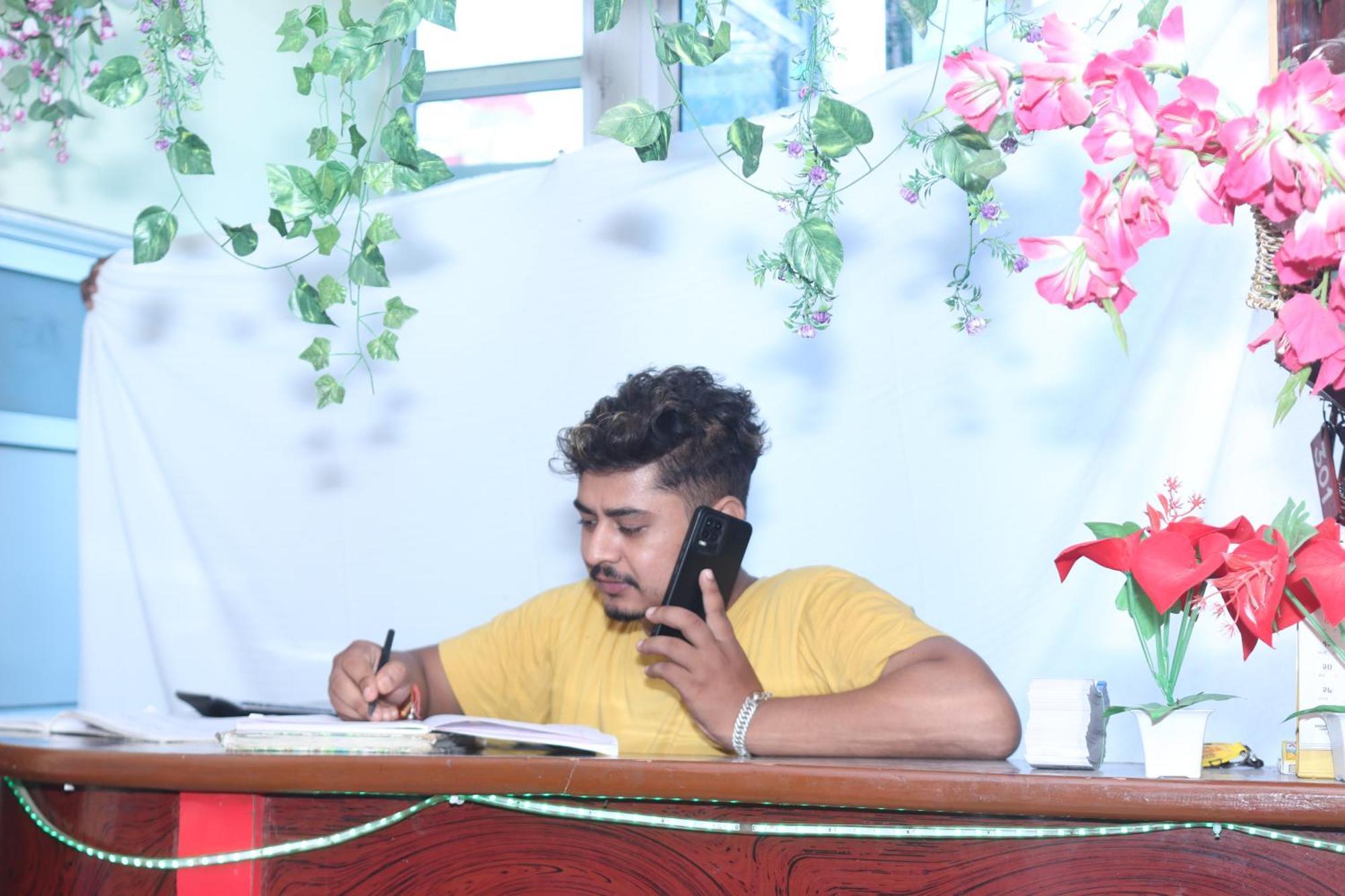 Punjabi Dhaba Lodge & Restaurant Rummindei Bagian luar foto